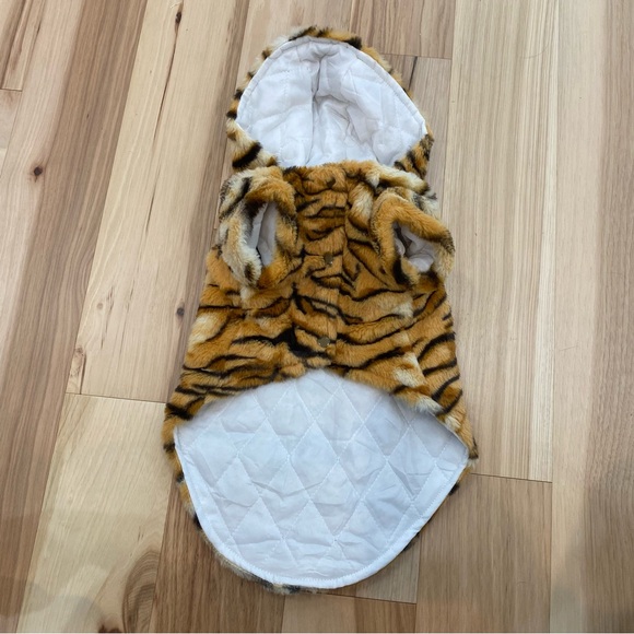 NWOT tiger dog coat with hood, quilted lining and faux fur exterior - Picture 1 of 4